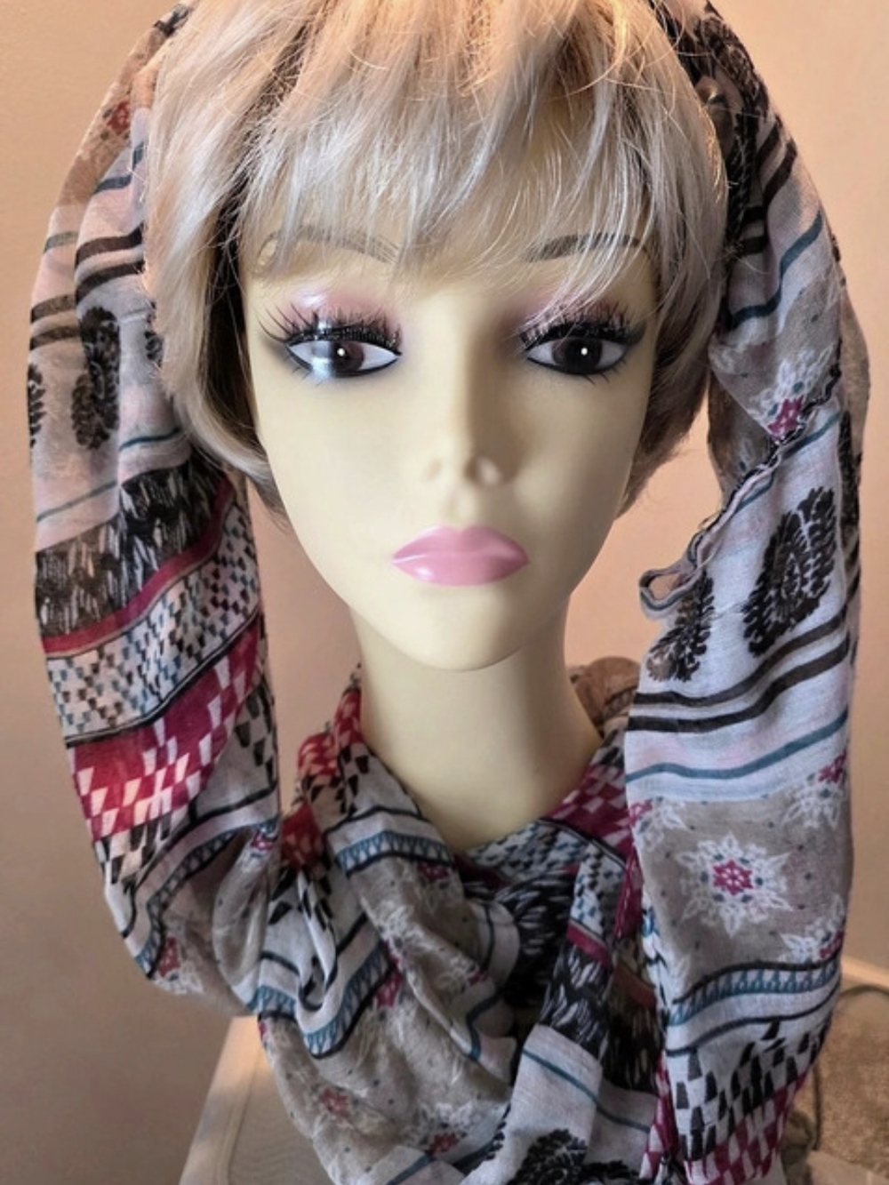 Geometric Print Scarf in Gray & Red Like New